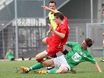 (c) 2012 - Fu�ball, Toto-Jugendliga, Akademie K�rnten U18 vs AKA Burgenland U18 - Bild zeigt: Schiedsrichter Andreas Kollegger, Philipp Regenfelder (AKA K�rnten) und Sebastian Leszkovich (AKA Burgenland)