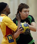 (c) 2011 - Handball, Bundesliga, Damen, Witasek Feldkirchen gegen Hypo Niedersterreich. - Bild zeigt: Francine de Moraes Cararo (Hypo) und Katja Cerenjak (witasek) pressefotos, sportfoto, sportfotos, krnten, kaernten, pressefoto, oskar, hher, wolfgang, jannach, sport, wirtschaft, kultur, politik, innenpolitik, auenpolitik, lokal, chronik, fotos, fotografie, fotographie, canon, eos, 1d, mark IV, mark 4, fotopool, powerpixx, hherfoto, hoeherfoto, klagenfurt, villach, wolfsberg, spittal, feldkirchen, vlkermarkt, voelkermarkt, lienz, osttirol, hermagor, archiv, fotoarchiv, photo, photoarchiv, kleine, zeitung, kleinzeitung, ktz, krntner tages zeitung, krntner woche, krntner, woche, kronen zeitung, krone, kronen, zeitung, sportfotographie, sportfotografie, kurier, krntner monat, monatsmagazin, tageszeitung, wochenzeitung, gratiszeitung, fuball, fussball, eishockey, icehockey, tennis, basketball, handball, volleyball, beachvolleyball, schi, ski, ski alpin, ski nordisch, schi nordisch, nordisch, langlaufen, schispringen, skispringen, biathlon