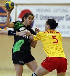 (c) 2011 - Handball, Bundesliga, Damen, Witasek Feldkirchen gegen Hypo Niedersterreich. - Bild zeigt: Maria Musalem Araos (witasek) und Daniela de Oliveira Piedada (Hypo) pressefotos, sportfoto, sportfotos, krnten, kaernten, pressefoto, oskar, hher, wolfgang, jannach, sport, wirtschaft, kultur, politik, innenpolitik, auenpolitik, lokal, chronik, fotos, fotografie, fotographie, canon, eos, 1d, mark IV, mark 4, fotopool, powerpixx, hherfoto, hoeherfoto, klagenfurt, villach, wolfsberg, spittal, feldkirchen, vlkermarkt, voelkermarkt, lienz, osttirol, hermagor, archiv, fotoarchiv, photo, photoarchiv, kleine, zeitung, kleinzeitung, ktz, krntner tages zeitung, krntner woche, krntner, woche, kronen zeitung, krone, kronen, zeitung, sportfotographie, sportfotografie, kurier, krntner monat, monatsmagazin, tageszeitung, wochenzeitung, gratiszeitung, fuball, fussball, eishockey, icehockey, tennis, basketball, handball, volleyball, beachvolleyball, schi, ski, ski alpin, ski nordisch, schi nordisch, nordisch, langlaufen, schispringen, skispringen, biathlon