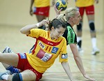 (c) 2011 - Handball, Bundesliga, Damen, Witasek Feldkirchen gegen Hypo Niedersterreich. - Bild zeigt: Marion Limal (Hypo) und Kristina Mihic (witasek) pressefotos, sportfoto, sportfotos, krnten, kaernten, pressefoto, oskar, hher, wolfgang, jannach, sport, wirtschaft, kultur, politik, innenpolitik, auenpolitik, lokal, chronik, fotos, fotografie, fotographie, canon, eos, 1d, mark IV, mark 4, fotopool, powerpixx, hherfoto, hoeherfoto, klagenfurt, villach, wolfsberg, spittal, feldkirchen, vlkermarkt, voelkermarkt, lienz, osttirol, hermagor, archiv, fotoarchiv, photo, photoarchiv, kleine, zeitung, kleinzeitung, ktz, krntner tages zeitung, krntner woche, krntner, woche, kronen zeitung, krone, kronen, zeitung, sportfotographie, sportfotografie, kurier, krntner monat, monatsmagazin, tageszeitung, wochenzeitung, gratiszeitung, fuball, fussball, eishockey, icehockey, tennis, basketball, handball, volleyball, beachvolleyball, schi, ski, ski alpin, ski nordisch, schi nordisch, nordisch, langlaufen, schispringen, skispringen, biathlon