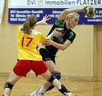 (c) 2011 - Handball, Bundesliga, Damen, Witasek Feldkirchen gegen Hypo Niedersterreich. - Bild zeigt: Isabel Plach (Hypo) und Kristina Mihic (witasek) pressefotos, sportfoto, sportfotos, krnten, kaernten, pressefoto, oskar, hher, wolfgang, jannach, sport, wirtschaft, kultur, politik, innenpolitik, auenpolitik, lokal, chronik, fotos, fotografie, fotographie, canon, eos, 1d, mark IV, mark 4, fotopool, powerpixx, hherfoto, hoeherfoto, klagenfurt, villach, wolfsberg, spittal, feldkirchen, vlkermarkt, voelkermarkt, lienz, osttirol, hermagor, archiv, fotoarchiv, photo, photoarchiv, kleine, zeitung, kleinzeitung, ktz, krntner tages zeitung, krntner woche, krntner, woche, kronen zeitung, krone, kronen, zeitung, sportfotographie, sportfotografie, kurier, krntner monat, monatsmagazin, tageszeitung, wochenzeitung, gratiszeitung, fuball, fussball, eishockey, icehockey, tennis, basketball, handball, volleyball, beachvolleyball, schi, ski, ski alpin, ski nordisch, schi nordisch, nordisch, langlaufen, schispringen, skispringen, biathlon