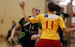 (c) 2011 - Handball, Bundesliga, Damen, Witasek Feldkirchen gegen Hypo Niedersterreich. - Bild zeigt: Katja Mihic (witaek) und Marion Limal (Hypo) pressefotos, sportfoto, sportfotos, krnten, kaernten, pressefoto, oskar, hher, wolfgang, jannach, sport, wirtschaft, kultur, politik, innenpolitik, auenpolitik, lokal, chronik, fotos, fotografie, fotographie, canon, eos, 1d, mark IV, mark 4, fotopool, powerpixx, hherfoto, hoeherfoto, klagenfurt, villach, wolfsberg, spittal, feldkirchen, vlkermarkt, voelkermarkt, lienz, osttirol, hermagor, archiv, fotoarchiv, photo, photoarchiv, kleine, zeitung, kleinzeitung, ktz, krntner tages zeitung, krntner woche, krntner, woche, kronen zeitung, krone, kronen, zeitung, sportfotographie, sportfotografie, kurier, krntner monat, monatsmagazin, tageszeitung, wochenzeitung, gratiszeitung, fuball, fussball, eishockey, icehockey, tennis, basketball, handball, volleyball, beachvolleyball, schi, ski, ski alpin, ski nordisch, schi nordisch, nordisch, langlaufen, schispringen, skispringen, biathlon