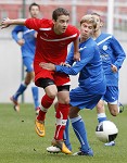 (c) 2011 - Fu�ball, Akademie K�rnten, U15, Akademie K�rnten gegen Akademie St. P�lten. - Bild zeigt: Marin Brkovic (K�rnten) und Daniel Fischer (St. P�lten)