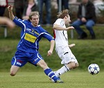(c) 2011 - Fu�ball, Unterliga Ost, Ludmannsdorf gegen St. Michael/Lav. - Bild zeigt: Markus Petschenig (St. Michael) und Christian Glantschnig (Ludmannsdorf)