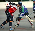 (c) 2007 - Ballhockey: VAS Villach gegen ASK Villach. - Bild zeigt (v.l.): Thomas Raffl (VAS) und Otmar Korb (ASK Villach) pressefotos, sportfoto, sportfotos, krnten, kaernten, pressefoto, oskar, hher, wolfgang, jannach, sport, wirtschaft, kultur, politik, innenpolitik, auenpolitik, lokal, chronik, fotos, fotografie, fotographie, canon, eos, 1d, mark IV, mark 4, fotopool, powerpixx, hherfoto, hoeherfoto, klagenfurt, villach, wolfsberg, spittal, feldkirchen, vlkermarkt, voelkermarkt, lienz, osttirol, hermagor, archiv, fotoarchiv, photo, photoarchiv, kleine, zeitung, kleinzeitung, ktz, krntner tages zeitung, krntner woche, krntner, woche, kronen zeitung, krone, kronen, zeitung, sportfotographie, sportfotografie, kurier, krntner monat, monatsmagazin, tageszeitung, wochenzeitung, gratiszeitung, fuball, fussball, eishockey, icehockey, tennis, basketball, handball, volleyball, beachvolleyball, schi, ski, ski alpin, ski nordisch, schi nordisch, nordisch, langlaufen, schispringen, skispringen, biathlon