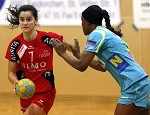 (c) 2011 - Handball, Bundesliga, Damen, Witasek Feldkirchen gegen Hypo Niedersterreich. - Bild zeigt: Maria Musalem Araos (Feldkirchen) und Francine De Moraes Cararo (Hypo) pressefotos, sportfoto, sportfotos, krnten, kaernten, pressefoto, oskar, hher, wolfgang, jannach, sport, wirtschaft, kultur, politik, innenpolitik, auenpolitik, lokal, chronik, fotos, fotografie, fotographie, canon, eos, 1d, mark IV, mark 4, fotopool, powerpixx, hherfoto, hoeherfoto, klagenfurt, villach, wolfsberg, spittal, feldkirchen, vlkermarkt, voelkermarkt, lienz, osttirol, hermagor, archiv, fotoarchiv, photo, photoarchiv, kleine, zeitung, kleinzeitung, ktz, krntner tages zeitung, krntner woche, krntner, woche, kronen zeitung, krone, kronen, zeitung, sportfotographie, sportfotografie, kurier, krntner monat, monatsmagazin, tageszeitung, wochenzeitung, gratiszeitung, fuball, fussball, eishockey, icehockey, tennis, basketball, handball, volleyball, beachvolleyball, schi, ski, ski alpin, ski nordisch, schi nordisch, nordisch, langlaufen, schispringen, skispringen, biathlon