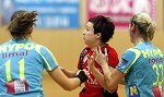 (c) 2011 - Handball, Bundesliga, Damen, Witasek Feldkirchen gegen Hypo Niedersterreich. - Bild zeigt: Marion Limal (Hypo), Katja Cerenjak (Feldkirchen) und Gabriela Rotis-Nagy (Hypo) pressefotos, sportfoto, sportfotos, krnten, kaernten, pressefoto, oskar, hher, wolfgang, jannach, sport, wirtschaft, kultur, politik, innenpolitik, auenpolitik, lokal, chronik, fotos, fotografie, fotographie, canon, eos, 1d, mark IV, mark 4, fotopool, powerpixx, hherfoto, hoeherfoto, klagenfurt, villach, wolfsberg, spittal, feldkirchen, vlkermarkt, voelkermarkt, lienz, osttirol, hermagor, archiv, fotoarchiv, photo, photoarchiv, kleine, zeitung, kleinzeitung, ktz, krntner tages zeitung, krntner woche, krntner, woche, kronen zeitung, krone, kronen, zeitung, sportfotographie, sportfotografie, kurier, krntner monat, monatsmagazin, tageszeitung, wochenzeitung, gratiszeitung, fuball, fussball, eishockey, icehockey, tennis, basketball, handball, volleyball, beachvolleyball, schi, ski, ski alpin, ski nordisch, schi nordisch, nordisch, langlaufen, schispringen, skispringen, biathlon