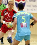 (c) 2011 - Handball, Bundesliga, Damen, Witasek Feldkirchen gegen Hypo Niedersterreich. - Bild zeigt: Kristina Mihic (Feldkirchen) und Daniela De Oliveira Piedade (Hypo) pressefotos, sportfoto, sportfotos, krnten, kaernten, pressefoto, oskar, hher, wolfgang, jannach, sport, wirtschaft, kultur, politik, innenpolitik, auenpolitik, lokal, chronik, fotos, fotografie, fotographie, canon, eos, 1d, mark IV, mark 4, fotopool, powerpixx, hherfoto, hoeherfoto, klagenfurt, villach, wolfsberg, spittal, feldkirchen, vlkermarkt, voelkermarkt, lienz, osttirol, hermagor, archiv, fotoarchiv, photo, photoarchiv, kleine, zeitung, kleinzeitung, ktz, krntner tages zeitung, krntner woche, krntner, woche, kronen zeitung, krone, kronen, zeitung, sportfotographie, sportfotografie, kurier, krntner monat, monatsmagazin, tageszeitung, wochenzeitung, gratiszeitung, fuball, fussball, eishockey, icehockey, tennis, basketball, handball, volleyball, beachvolleyball, schi, ski, ski alpin, ski nordisch, schi nordisch, nordisch, langlaufen, schispringen, skispringen, biathlon