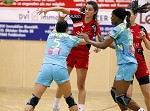 (c) 2011 - Handball, Bundesliga, Damen, Witasek Feldkirchen gegen Hypo Niedersterreich. - Bild zeigt: Daniela De Oliveira Piedade (Hypo), Maria Musalem Araos (Feldkirchen) und Francine De Moraes Cararo (Hypo) pressefotos, sportfoto, sportfotos, krnten, kaernten, pressefoto, oskar, hher, wolfgang, jannach, sport, wirtschaft, kultur, politik, innenpolitik, auenpolitik, lokal, chronik, fotos, fotografie, fotographie, canon, eos, 1d, mark IV, mark 4, fotopool, powerpixx, hherfoto, hoeherfoto, klagenfurt, villach, wolfsberg, spittal, feldkirchen, vlkermarkt, voelkermarkt, lienz, osttirol, hermagor, archiv, fotoarchiv, photo, photoarchiv, kleine, zeitung, kleinzeitung, ktz, krntner tages zeitung, krntner woche, krntner, woche, kronen zeitung, krone, kronen, zeitung, sportfotographie, sportfotografie, kurier, krntner monat, monatsmagazin, tageszeitung, wochenzeitung, gratiszeitung, fuball, fussball, eishockey, icehockey, tennis, basketball, handball, volleyball, beachvolleyball, schi, ski, ski alpin, ski nordisch, schi nordisch, nordisch, langlaufen, schispringen, skispringen, biathlon