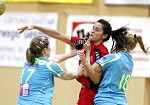 (c) 2011 - Handball, Bundesliga, Damen, Witasek Feldkirchen gegen Hypo Niedersterreich. - Bild zeigt: Isabel Plach (Hypo), Maria Musalem Araos (Feldkirchen) und Katharina Doppler (Hypo) pressefotos, sportfoto, sportfotos, krnten, kaernten, pressefoto, oskar, hher, wolfgang, jannach, sport, wirtschaft, kultur, politik, innenpolitik, auenpolitik, lokal, chronik, fotos, fotografie, fotographie, canon, eos, 1d, mark IV, mark 4, fotopool, powerpixx, hherfoto, hoeherfoto, klagenfurt, villach, wolfsberg, spittal, feldkirchen, vlkermarkt, voelkermarkt, lienz, osttirol, hermagor, archiv, fotoarchiv, photo, photoarchiv, kleine, zeitung, kleinzeitung, ktz, krntner tages zeitung, krntner woche, krntner, woche, kronen zeitung, krone, kronen, zeitung, sportfotographie, sportfotografie, kurier, krntner monat, monatsmagazin, tageszeitung, wochenzeitung, gratiszeitung, fuball, fussball, eishockey, icehockey, tennis, basketball, handball, volleyball, beachvolleyball, schi, ski, ski alpin, ski nordisch, schi nordisch, nordisch, langlaufen, schispringen, skispringen, biathlon