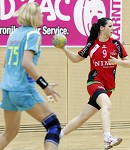 (c) 2011 - Handball, Bundesliga, Damen, Witasek Feldkirchen gegen Hypo Niedersterreich. - Bild zeigt: Ala Matuschkowitz (Hypo) und Katja Jamnik (Feldkirchen) pressefotos, sportfoto, sportfotos, krnten, kaernten, pressefoto, oskar, hher, wolfgang, jannach, sport, wirtschaft, kultur, politik, innenpolitik, auenpolitik, lokal, chronik, fotos, fotografie, fotographie, canon, eos, 1d, mark IV, mark 4, fotopool, powerpixx, hherfoto, hoeherfoto, klagenfurt, villach, wolfsberg, spittal, feldkirchen, vlkermarkt, voelkermarkt, lienz, osttirol, hermagor, archiv, fotoarchiv, photo, photoarchiv, kleine, zeitung, kleinzeitung, ktz, krntner tages zeitung, krntner woche, krntner, woche, kronen zeitung, krone, kronen, zeitung, sportfotographie, sportfotografie, kurier, krntner monat, monatsmagazin, tageszeitung, wochenzeitung, gratiszeitung, fuball, fussball, eishockey, icehockey, tennis, basketball, handball, volleyball, beachvolleyball, schi, ski, ski alpin, ski nordisch, schi nordisch, nordisch, langlaufen, schispringen, skispringen, biathlon