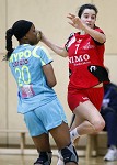 (c) 2011 - Handball, Bundesliga, Damen, Witasek Feldkirchen gegen Hypo Niedersterreich. - Bild zeigt: Francine de Moraes Cararo (Hypo) und Maria Musalem Araos (Feldkirchen) pressefotos, sportfoto, sportfotos, krnten, kaernten, pressefoto, oskar, hher, wolfgang, jannach, sport, wirtschaft, kultur, politik, innenpolitik, auenpolitik, lokal, chronik, fotos, fotografie, fotographie, canon, eos, 1d, mark IV, mark 4, fotopool, powerpixx, hherfoto, hoeherfoto, klagenfurt, villach, wolfsberg, spittal, feldkirchen, vlkermarkt, voelkermarkt, lienz, osttirol, hermagor, archiv, fotoarchiv, photo, photoarchiv, kleine, zeitung, kleinzeitung, ktz, krntner tages zeitung, krntner woche, krntner, woche, kronen zeitung, krone, kronen, zeitung, sportfotographie, sportfotografie, kurier, krntner monat, monatsmagazin, tageszeitung, wochenzeitung, gratiszeitung, fuball, fussball, eishockey, icehockey, tennis, basketball, handball, volleyball, beachvolleyball, schi, ski, ski alpin, ski nordisch, schi nordisch, nordisch, langlaufen, schispringen, skispringen, biathlon