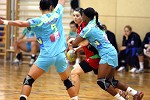 (c) 2011 - Handball, Bundesliga, Damen, Witasek Feldkirchen gegen Hypo Niedersterreich. - Bild zeigt: Daniela de Oliveira Piedade (Hypo), Katja Jamnik (Feldkirchen) und Francine de Moraes Cararo (Hypo) pressefotos, sportfoto, sportfotos, krnten, kaernten, pressefoto, oskar, hher, wolfgang, jannach, sport, wirtschaft, kultur, politik, innenpolitik, auenpolitik, lokal, chronik, fotos, fotografie, fotographie, canon, eos, 1d, mark IV, mark 4, fotopool, powerpixx, hherfoto, hoeherfoto, klagenfurt, villach, wolfsberg, spittal, feldkirchen, vlkermarkt, voelkermarkt, lienz, osttirol, hermagor, archiv, fotoarchiv, photo, photoarchiv, kleine, zeitung, kleinzeitung, ktz, krntner tages zeitung, krntner woche, krntner, woche, kronen zeitung, krone, kronen, zeitung, sportfotographie, sportfotografie, kurier, krntner monat, monatsmagazin, tageszeitung, wochenzeitung, gratiszeitung, fuball, fussball, eishockey, icehockey, tennis, basketball, handball, volleyball, beachvolleyball, schi, ski, ski alpin, ski nordisch, schi nordisch, nordisch, langlaufen, schispringen, skispringen, biathlon