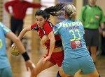 (c) 2011 - Handball, Bundesliga, Damen, Witasek Feldkirchen gegen Hypo Niedersterreich. - Bild zeigt: Maria Musalem Araos (Feldkirchen) und Gabriela Rotis-Nagy (Hypo) pressefotos, sportfoto, sportfotos, krnten, kaernten, pressefoto, oskar, hher, wolfgang, jannach, sport, wirtschaft, kultur, politik, innenpolitik, auenpolitik, lokal, chronik, fotos, fotografie, fotographie, canon, eos, 1d, mark IV, mark 4, fotopool, powerpixx, hherfoto, hoeherfoto, klagenfurt, villach, wolfsberg, spittal, feldkirchen, vlkermarkt, voelkermarkt, lienz, osttirol, hermagor, archiv, fotoarchiv, photo, photoarchiv, kleine, zeitung, kleinzeitung, ktz, krntner tages zeitung, krntner woche, krntner, woche, kronen zeitung, krone, kronen, zeitung, sportfotographie, sportfotografie, kurier, krntner monat, monatsmagazin, tageszeitung, wochenzeitung, gratiszeitung, fuball, fussball, eishockey, icehockey, tennis, basketball, handball, volleyball, beachvolleyball, schi, ski, ski alpin, ski nordisch, schi nordisch, nordisch, langlaufen, schispringen, skispringen, biathlon