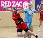 (c) 2011 - Handball, Bundesliga, Damen, Witasek Feldkirchen gegen Hypo Niedersterreich. - Bild zeigt: Katrin Schwaiger (Feldkirchen) und Vivien Lerant (Hypo) pressefotos, sportfoto, sportfotos, krnten, kaernten, pressefoto, oskar, hher, wolfgang, jannach, sport, wirtschaft, kultur, politik, innenpolitik, auenpolitik, lokal, chronik, fotos, fotografie, fotographie, canon, eos, 1d, mark IV, mark 4, fotopool, powerpixx, hherfoto, hoeherfoto, klagenfurt, villach, wolfsberg, spittal, feldkirchen, vlkermarkt, voelkermarkt, lienz, osttirol, hermagor, archiv, fotoarchiv, photo, photoarchiv, kleine, zeitung, kleinzeitung, ktz, krntner tages zeitung, krntner woche, krntner, woche, kronen zeitung, krone, kronen, zeitung, sportfotographie, sportfotografie, kurier, krntner monat, monatsmagazin, tageszeitung, wochenzeitung, gratiszeitung, fuball, fussball, eishockey, icehockey, tennis, basketball, handball, volleyball, beachvolleyball, schi, ski, ski alpin, ski nordisch, schi nordisch, nordisch, langlaufen, schispringen, skispringen, biathlon