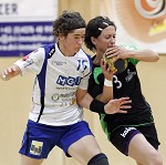 (c) 2011 - Handball, Bundesliga, Damen, Witasek Feldkirchen gegen SW Feldkirch. - Bild zeigt: Lesley Robb (Feldkirch) und Teja Durovic (Feldkirchen) pressefotos, sportfoto, sportfotos, krnten, kaernten, pressefoto, oskar, hher, wolfgang, jannach, sport, wirtschaft, kultur, politik, innenpolitik, auenpolitik, lokal, chronik, fotos, fotografie, fotographie, canon, eos, 1d, mark IV, mark 4, fotopool, powerpixx, hherfoto, hoeherfoto, klagenfurt, villach, wolfsberg, spittal, feldkirchen, vlkermarkt, voelkermarkt, lienz, osttirol, hermagor, archiv, fotoarchiv, photo, photoarchiv, kleine, zeitung, kleinzeitung, ktz, krntner tages zeitung, krntner woche, krntner, woche, kronen zeitung, krone, kronen, zeitung, sportfotographie, sportfotografie, kurier, krntner monat, monatsmagazin, tageszeitung, wochenzeitung, gratiszeitung, fuball, fussball, eishockey, icehockey, tennis, basketball, handball, volleyball, beachvolleyball, schi, ski, ski alpin, ski nordisch, schi nordisch, nordisch, langlaufen, schispringen, skispringen, biathlon