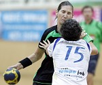 (c) 2011 - Handball, Bundesliga, Damen, Witasek Feldkirchen gegen SW Feldkirch. - Bild zeigt: Gabriela Rotis-Nagy (Feldkirchen) und Lesley Robb (Feldkirch) pressefotos, sportfoto, sportfotos, krnten, kaernten, pressefoto, oskar, hher, wolfgang, jannach, sport, wirtschaft, kultur, politik, innenpolitik, auenpolitik, lokal, chronik, fotos, fotografie, fotographie, canon, eos, 1d, mark IV, mark 4, fotopool, powerpixx, hherfoto, hoeherfoto, klagenfurt, villach, wolfsberg, spittal, feldkirchen, vlkermarkt, voelkermarkt, lienz, osttirol, hermagor, archiv, fotoarchiv, photo, photoarchiv, kleine, zeitung, kleinzeitung, ktz, krntner tages zeitung, krntner woche, krntner, woche, kronen zeitung, krone, kronen, zeitung, sportfotographie, sportfotografie, kurier, krntner monat, monatsmagazin, tageszeitung, wochenzeitung, gratiszeitung, fuball, fussball, eishockey, icehockey, tennis, basketball, handball, volleyball, beachvolleyball, schi, ski, ski alpin, ski nordisch, schi nordisch, nordisch, langlaufen, schispringen, skispringen, biathlon