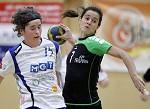 (c) 2011 - Handball, Bundesliga, Damen, Witasek Feldkirchen gegen SW Feldkirch. - Bild zeigt: Lesley Webb (Feldkirch) und Maria Musalem Araos (Feldkirchen) pressefotos, sportfoto, sportfotos, krnten, kaernten, pressefoto, oskar, hher, wolfgang, jannach, sport, wirtschaft, kultur, politik, innenpolitik, auenpolitik, lokal, chronik, fotos, fotografie, fotographie, canon, eos, 1d, mark IV, mark 4, fotopool, powerpixx, hherfoto, hoeherfoto, klagenfurt, villach, wolfsberg, spittal, feldkirchen, vlkermarkt, voelkermarkt, lienz, osttirol, hermagor, archiv, fotoarchiv, photo, photoarchiv, kleine, zeitung, kleinzeitung, ktz, krntner tages zeitung, krntner woche, krntner, woche, kronen zeitung, krone, kronen, zeitung, sportfotographie, sportfotografie, kurier, krntner monat, monatsmagazin, tageszeitung, wochenzeitung, gratiszeitung, fuball, fussball, eishockey, icehockey, tennis, basketball, handball, volleyball, beachvolleyball, schi, ski, ski alpin, ski nordisch, schi nordisch, nordisch, langlaufen, schispringen, skispringen, biathlon