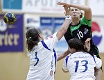 (c) 2011 - Handball, Bundesliga, Damen, Witasek Feldkirchen gegen SW Feldkirch. - Bild zeigt: Sabine Kainrath, Nadine Franz (Feldkirch) und Hanna Stsiapanava (Feldkirchen) pressefotos, sportfoto, sportfotos, krnten, kaernten, pressefoto, oskar, hher, wolfgang, jannach, sport, wirtschaft, kultur, politik, innenpolitik, auenpolitik, lokal, chronik, fotos, fotografie, fotographie, canon, eos, 1d, mark IV, mark 4, fotopool, powerpixx, hherfoto, hoeherfoto, klagenfurt, villach, wolfsberg, spittal, feldkirchen, vlkermarkt, voelkermarkt, lienz, osttirol, hermagor, archiv, fotoarchiv, photo, photoarchiv, kleine, zeitung, kleinzeitung, ktz, krntner tages zeitung, krntner woche, krntner, woche, kronen zeitung, krone, kronen, zeitung, sportfotographie, sportfotografie, kurier, krntner monat, monatsmagazin, tageszeitung, wochenzeitung, gratiszeitung, fuball, fussball, eishockey, icehockey, tennis, basketball, handball, volleyball, beachvolleyball, schi, ski, ski alpin, ski nordisch, schi nordisch, nordisch, langlaufen, schispringen, skispringen, biathlon