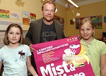 (c) 2010 - Wirtschaftskammer Krnten, Abfall- und Abwasserwirtschaft, Fototermin Mist and More, Volksschule St. Ursula. - Bild zeigt: Helmut Rom (Rom Entsorgung) und Schler der Volksschule St. Ursula pressefotos, sportfoto, sportfotos, krnten, kaernten, pressefoto, oskar, hher, wolfgang, jannach, sport, wirtschaft, kultur, politik, innenpolitik, auenpolitik, lokal, chronik, fotos, fotografie, fotographie, canon, eos, 1d, mark IV, mark 4, fotopool, powerpixx, hherfoto, hoeherfoto, klagenfurt, villach, wolfsberg, spittal, feldkirchen, vlkermarkt, voelkermarkt, lienz, osttirol, hermagor, archiv, fotoarchiv, photo, photoarchiv, kleine, zeitung, kleinzeitung, ktz, krntner tages zeitung, krntner woche, krntner, woche, kronen zeitung, krone, kronen, zeitung, sportfotographie, sportfotografie, kurier, krntner monat, monatsmagazin, tageszeitung, wochenzeitung, gratiszeitung, fuball, fussball, eishockey, icehockey, tennis, basketball, handball, volleyball, beachvolleyball, schi, ski, ski alpin, ski nordisch, schi nordisch, nordisch, langlaufen, schispringen, skispringen, biathlon