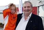 Handball, Europacup, SG witasek Kaernten vs. WHC Biseri Pljevlja, im Bild Praesident Peter Witasek (SG Witasek) mit Enkel. pressefotos, sportfoto, sportfotos, krnten, kaernten, pressefoto, oskar, hher, wolfgang, jannach, sport, wirtschaft, kultur, politik, innenpolitik, auenpolitik, lokal, chronik, fotos, fotografie, fotographie, canon, eos, 1d, mark IV, mark 4, fotopool, powerpixx, hherfoto, hoeherfoto, klagenfurt, villach, wolfsberg, spittal, feldkirchen, vlkermarkt, voelkermarkt, lienz, osttirol, hermagor, archiv, fotoarchiv, photo, photoarchiv, kleine, zeitung, kleinzeitung, ktz, krntner tages zeitung, krntner woche, krntner, woche, kronen zeitung, krone, kronen, zeitung, sportfotographie, sportfotografie, kurier, krntner monat, monatsmagazin, tageszeitung, wochenzeitung, gratiszeitung, fuball, fussball, eishockey, icehockey, tennis, basketball, handball, volleyball, beachvolleyball, schi, ski, ski alpin, ski nordisch, schi nordisch, nordisch, langlaufen, schispringen, skispringen, biathlon