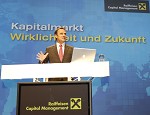 Raiffeisen Capital Management. Kunden-Roadshow Kaernten zum Thema Kapitalmaerkte: Wirklichkeit und Zukunft. Bild zeigt Wirtschaftsjournalist Florian Fischer-Fabian (Bayerischer Rundfunk). pressefotos, sportfoto, sportfotos, krnten, kaernten, pressefoto, oskar, hher, wolfgang, jannach, sport, wirtschaft, kultur, politik, innenpolitik, auenpolitik, lokal, chronik, fotos, fotografie, fotographie, canon, eos, 1d, mark IV, mark 4, fotopool, powerpixx, hherfoto, hoeherfoto, klagenfurt, villach, wolfsberg, spittal, feldkirchen, vlkermarkt, voelkermarkt, lienz, osttirol, hermagor, archiv, fotoarchiv, photo, photoarchiv, kleine, zeitung, kleinzeitung, ktz, krntner tages zeitung, krntner woche, krntner, woche, kronen zeitung, krone, kronen, zeitung, sportfotographie, sportfotografie, kurier, krntner monat, monatsmagazin, tageszeitung, wochenzeitung, gratiszeitung, fuball, fussball, eishockey, icehockey, tennis, basketball, handball, volleyball, beachvolleyball, schi, ski, ski alpin, ski nordisch, schi nordisch, nordisch, langlaufen, schispringen, skispringen, biathlon