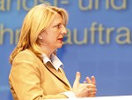 Raiffeisen Capital Management. Kunden-Roadshow Kaernten zum Thema Kapitalmaerkte: Wirklichkeit und Zukunft. Bild zeigt Dr. Karin Kneissl (Nahost- und Oelexpertin). pressefotos, sportfoto, sportfotos, krnten, kaernten, pressefoto, oskar, hher, wolfgang, jannach, sport, wirtschaft, kultur, politik, innenpolitik, auenpolitik, lokal, chronik, fotos, fotografie, fotographie, canon, eos, 1d, mark IV, mark 4, fotopool, powerpixx, hherfoto, hoeherfoto, klagenfurt, villach, wolfsberg, spittal, feldkirchen, vlkermarkt, voelkermarkt, lienz, osttirol, hermagor, archiv, fotoarchiv, photo, photoarchiv, kleine, zeitung, kleinzeitung, ktz, krntner tages zeitung, krntner woche, krntner, woche, kronen zeitung, krone, kronen, zeitung, sportfotographie, sportfotografie, kurier, krntner monat, monatsmagazin, tageszeitung, wochenzeitung, gratiszeitung, fuball, fussball, eishockey, icehockey, tennis, basketball, handball, volleyball, beachvolleyball, schi, ski, ski alpin, ski nordisch, schi nordisch, nordisch, langlaufen, schispringen, skispringen, biathlon