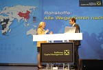 Raiffeisen Capital Management. Kunden-Roadshow Kaernten zum Thema Kapitalmaerkte: Wirklichkeit und Zukunft. Bild zeigt v.l. Dr. Karin Kneissl (Nahost- und Oelexpertin) und Wirtschaftsjournalist Florian Fischer-Fabian (Bayerischer Rundfunk). pressefotos, sportfoto, sportfotos, krnten, kaernten, pressefoto, oskar, hher, wolfgang, jannach, sport, wirtschaft, kultur, politik, innenpolitik, auenpolitik, lokal, chronik, fotos, fotografie, fotographie, canon, eos, 1d, mark IV, mark 4, fotopool, powerpixx, hherfoto, hoeherfoto, klagenfurt, villach, wolfsberg, spittal, feldkirchen, vlkermarkt, voelkermarkt, lienz, osttirol, hermagor, archiv, fotoarchiv, photo, photoarchiv, kleine, zeitung, kleinzeitung, ktz, krntner tages zeitung, krntner woche, krntner, woche, kronen zeitung, krone, kronen, zeitung, sportfotographie, sportfotografie, kurier, krntner monat, monatsmagazin, tageszeitung, wochenzeitung, gratiszeitung, fuball, fussball, eishockey, icehockey, tennis, basketball, handball, volleyball, beachvolleyball, schi, ski, ski alpin, ski nordisch, schi nordisch, nordisch, langlaufen, schispringen, skispringen, biathlon