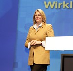 Raiffeisen Capital Management. Kunden-Roadshow Kaernten zum Thema Kapitalmaerkte: Wirklichkeit und Zukunft. Bild zeigt Dr. Karin Kneissl (Nahost- und Oelexpertin). pressefotos, sportfoto, sportfotos, krnten, kaernten, pressefoto, oskar, hher, wolfgang, jannach, sport, wirtschaft, kultur, politik, innenpolitik, auenpolitik, lokal, chronik, fotos, fotografie, fotographie, canon, eos, 1d, mark IV, mark 4, fotopool, powerpixx, hherfoto, hoeherfoto, klagenfurt, villach, wolfsberg, spittal, feldkirchen, vlkermarkt, voelkermarkt, lienz, osttirol, hermagor, archiv, fotoarchiv, photo, photoarchiv, kleine, zeitung, kleinzeitung, ktz, krntner tages zeitung, krntner woche, krntner, woche, kronen zeitung, krone, kronen, zeitung, sportfotographie, sportfotografie, kurier, krntner monat, monatsmagazin, tageszeitung, wochenzeitung, gratiszeitung, fuball, fussball, eishockey, icehockey, tennis, basketball, handball, volleyball, beachvolleyball, schi, ski, ski alpin, ski nordisch, schi nordisch, nordisch, langlaufen, schispringen, skispringen, biathlon