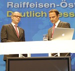 Raiffeisen Capital Management. Kunden-Roadshow Kaernten zum Thema Kapitalmaerkte: Wirklichkeit und Zukunft. Bild zeigt v.l. Bereichsleiter Mag. Georg Wildner (Raiffeisen Capital Management) und Wirtschaftsjournalist Florian Fischer-Fabian (Bayerischer Rundfunk). pressefotos, sportfoto, sportfotos, krnten, kaernten, pressefoto, oskar, hher, wolfgang, jannach, sport, wirtschaft, kultur, politik, innenpolitik, auenpolitik, lokal, chronik, fotos, fotografie, fotographie, canon, eos, 1d, mark IV, mark 4, fotopool, powerpixx, hherfoto, hoeherfoto, klagenfurt, villach, wolfsberg, spittal, feldkirchen, vlkermarkt, voelkermarkt, lienz, osttirol, hermagor, archiv, fotoarchiv, photo, photoarchiv, kleine, zeitung, kleinzeitung, ktz, krntner tages zeitung, krntner woche, krntner, woche, kronen zeitung, krone, kronen, zeitung, sportfotographie, sportfotografie, kurier, krntner monat, monatsmagazin, tageszeitung, wochenzeitung, gratiszeitung, fuball, fussball, eishockey, icehockey, tennis, basketball, handball, volleyball, beachvolleyball, schi, ski, ski alpin, ski nordisch, schi nordisch, nordisch, langlaufen, schispringen, skispringen, biathlon