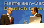 Raiffeisen Capital Management. Kunden-Roadshow Kaernten zum Thema Kapitalmaerkte: Wirklichkeit und Zukunft. Bild zeigt v.l. Bereichsleiter Mag. Georg Wildner (Raiffeisen Capital Management) und Wirtschaftsjournalist Florian Fischer-Fabian (Bayerischer Rundfunk). pressefotos, sportfoto, sportfotos, krnten, kaernten, pressefoto, oskar, hher, wolfgang, jannach, sport, wirtschaft, kultur, politik, innenpolitik, auenpolitik, lokal, chronik, fotos, fotografie, fotographie, canon, eos, 1d, mark IV, mark 4, fotopool, powerpixx, hherfoto, hoeherfoto, klagenfurt, villach, wolfsberg, spittal, feldkirchen, vlkermarkt, voelkermarkt, lienz, osttirol, hermagor, archiv, fotoarchiv, photo, photoarchiv, kleine, zeitung, kleinzeitung, ktz, krntner tages zeitung, krntner woche, krntner, woche, kronen zeitung, krone, kronen, zeitung, sportfotographie, sportfotografie, kurier, krntner monat, monatsmagazin, tageszeitung, wochenzeitung, gratiszeitung, fuball, fussball, eishockey, icehockey, tennis, basketball, handball, volleyball, beachvolleyball, schi, ski, ski alpin, ski nordisch, schi nordisch, nordisch, langlaufen, schispringen, skispringen, biathlon