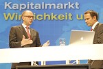 Raiffeisen Capital Management. Kunden-Roadshow Kaernten zum Thema Kapitalmaerkte: Wirklichkeit und Zukunft. Bild zeigt v.l. Bereichsleiter Mag. Georg Wildner (Raiffeisen Capital Management) und Wirtschaftsjournalist Florian Fischer-Fabian (Bayerischer Rundfunk). pressefotos, sportfoto, sportfotos, krnten, kaernten, pressefoto, oskar, hher, wolfgang, jannach, sport, wirtschaft, kultur, politik, innenpolitik, auenpolitik, lokal, chronik, fotos, fotografie, fotographie, canon, eos, 1d, mark IV, mark 4, fotopool, powerpixx, hherfoto, hoeherfoto, klagenfurt, villach, wolfsberg, spittal, feldkirchen, vlkermarkt, voelkermarkt, lienz, osttirol, hermagor, archiv, fotoarchiv, photo, photoarchiv, kleine, zeitung, kleinzeitung, ktz, krntner tages zeitung, krntner woche, krntner, woche, kronen zeitung, krone, kronen, zeitung, sportfotographie, sportfotografie, kurier, krntner monat, monatsmagazin, tageszeitung, wochenzeitung, gratiszeitung, fuball, fussball, eishockey, icehockey, tennis, basketball, handball, volleyball, beachvolleyball, schi, ski, ski alpin, ski nordisch, schi nordisch, nordisch, langlaufen, schispringen, skispringen, biathlon