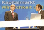 Raiffeisen Capital Management. Kunden-Roadshow Kaernten zum Thema Kapitalmaerkte: Wirklichkeit und Zukunft. Bild zeigt v.l. Bereichsleiter Mag. Georg Wildner (Raiffeisen Capital Management) und Wirtschaftsjournalist Florian Fischer-Fabian (Bayerischer Rundfunk). pressefotos, sportfoto, sportfotos, krnten, kaernten, pressefoto, oskar, hher, wolfgang, jannach, sport, wirtschaft, kultur, politik, innenpolitik, auenpolitik, lokal, chronik, fotos, fotografie, fotographie, canon, eos, 1d, mark IV, mark 4, fotopool, powerpixx, hherfoto, hoeherfoto, klagenfurt, villach, wolfsberg, spittal, feldkirchen, vlkermarkt, voelkermarkt, lienz, osttirol, hermagor, archiv, fotoarchiv, photo, photoarchiv, kleine, zeitung, kleinzeitung, ktz, krntner tages zeitung, krntner woche, krntner, woche, kronen zeitung, krone, kronen, zeitung, sportfotographie, sportfotografie, kurier, krntner monat, monatsmagazin, tageszeitung, wochenzeitung, gratiszeitung, fuball, fussball, eishockey, icehockey, tennis, basketball, handball, volleyball, beachvolleyball, schi, ski, ski alpin, ski nordisch, schi nordisch, nordisch, langlaufen, schispringen, skispringen, biathlon