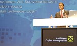 Raiffeisen Capital Management. Kunden-Roadshow Kaernten zum Thema Kapitalmaerkte: Wirklichkeit und Zukunft. Bild zeigt  Wirtschaftsjournalist Florian Fischer-Fabian (Bayerischer Rundfunk). pressefotos, sportfoto, sportfotos, krnten, kaernten, pressefoto, oskar, hher, wolfgang, jannach, sport, wirtschaft, kultur, politik, innenpolitik, auenpolitik, lokal, chronik, fotos, fotografie, fotographie, canon, eos, 1d, mark IV, mark 4, fotopool, powerpixx, hherfoto, hoeherfoto, klagenfurt, villach, wolfsberg, spittal, feldkirchen, vlkermarkt, voelkermarkt, lienz, osttirol, hermagor, archiv, fotoarchiv, photo, photoarchiv, kleine, zeitung, kleinzeitung, ktz, krntner tages zeitung, krntner woche, krntner, woche, kronen zeitung, krone, kronen, zeitung, sportfotographie, sportfotografie, kurier, krntner monat, monatsmagazin, tageszeitung, wochenzeitung, gratiszeitung, fuball, fussball, eishockey, icehockey, tennis, basketball, handball, volleyball, beachvolleyball, schi, ski, ski alpin, ski nordisch, schi nordisch, nordisch, langlaufen, schispringen, skispringen, biathlon