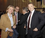 Raiffeisen Capital Management. Kunden-Roadshow Kaernten zum Thema Kapitalmaerkte: Wirklichkeit und Zukunft. Bild zeigt v.l. Dr. Karin Kneissl (Nahost- und Oelexpertin) und Geschaeftsfuehrer Mag. Gerhard Aigner (Raiffeisen Capital Management). pressefotos, sportfoto, sportfotos, krnten, kaernten, pressefoto, oskar, hher, wolfgang, jannach, sport, wirtschaft, kultur, politik, innenpolitik, auenpolitik, lokal, chronik, fotos, fotografie, fotographie, canon, eos, 1d, mark IV, mark 4, fotopool, powerpixx, hherfoto, hoeherfoto, klagenfurt, villach, wolfsberg, spittal, feldkirchen, vlkermarkt, voelkermarkt, lienz, osttirol, hermagor, archiv, fotoarchiv, photo, photoarchiv, kleine, zeitung, kleinzeitung, ktz, krntner tages zeitung, krntner woche, krntner, woche, kronen zeitung, krone, kronen, zeitung, sportfotographie, sportfotografie, kurier, krntner monat, monatsmagazin, tageszeitung, wochenzeitung, gratiszeitung, fuball, fussball, eishockey, icehockey, tennis, basketball, handball, volleyball, beachvolleyball, schi, ski, ski alpin, ski nordisch, schi nordisch, nordisch, langlaufen, schispringen, skispringen, biathlon