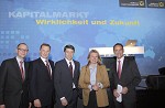 Raiffeisen Capital Management. Kunden-Roadshow Kaernten zum Thema Kapitalmaerkte: Wirklichkeit und Zukunft. Bild zeigt v.l. Bereichsleiter Mag. Guenther Schmitt (Raiffeisen Capital Management), Geschaeftsfuehrer Mag. Gerhard Aigner (Raiffeisen Capital Management), Vorstandsdirektor Mag. Georg Messner (RLB Kaernten), Dr. Karin Kneissl (Nahost- und Oelexpertin) und Wirtschaftsjournalist Florian Fischer-Fabian (Bayerischer Rundfunk). pressefotos, sportfoto, sportfotos, krnten, kaernten, pressefoto, oskar, hher, wolfgang, jannach, sport, wirtschaft, kultur, politik, innenpolitik, auenpolitik, lokal, chronik, fotos, fotografie, fotographie, canon, eos, 1d, mark IV, mark 4, fotopool, powerpixx, hherfoto, hoeherfoto, klagenfurt, villach, wolfsberg, spittal, feldkirchen, vlkermarkt, voelkermarkt, lienz, osttirol, hermagor, archiv, fotoarchiv, photo, photoarchiv, kleine, zeitung, kleinzeitung, ktz, krntner tages zeitung, krntner woche, krntner, woche, kronen zeitung, krone, kronen, zeitung, sportfotographie, sportfotografie, kurier, krntner monat, monatsmagazin, tageszeitung, wochenzeitung, gratiszeitung, fuball, fussball, eishockey, icehockey, tennis, basketball, handball, volleyball, beachvolleyball, schi, ski, ski alpin, ski nordisch, schi nordisch, nordisch, langlaufen, schispringen, skispringen, biathlon