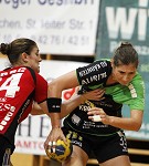 Handball, Europacup, SG witasek Kaernten vs. HBC Nimes, im Bild Fanny Bosc (Nimes) und Gabriela Rotis-Nagy (SG Witasek) pressefotos, sportfoto, sportfotos, krnten, kaernten, pressefoto, oskar, hher, wolfgang, jannach, sport, wirtschaft, kultur, politik, innenpolitik, auenpolitik, lokal, chronik, fotos, fotografie, fotographie, canon, eos, 1d, mark IV, mark 4, fotopool, powerpixx, hherfoto, hoeherfoto, klagenfurt, villach, wolfsberg, spittal, feldkirchen, vlkermarkt, voelkermarkt, lienz, osttirol, hermagor, archiv, fotoarchiv, photo, photoarchiv, kleine, zeitung, kleinzeitung, ktz, krntner tages zeitung, krntner woche, krntner, woche, kronen zeitung, krone, kronen, zeitung, sportfotographie, sportfotografie, kurier, krntner monat, monatsmagazin, tageszeitung, wochenzeitung, gratiszeitung, fuball, fussball, eishockey, icehockey, tennis, basketball, handball, volleyball, beachvolleyball, schi, ski, ski alpin, ski nordisch, schi nordisch, nordisch, langlaufen, schispringen, skispringen, biathlon