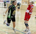 Handball, Cup Halbfinale, SG Witasek Kaernten vs. Hypo NOe 1,  im Bild Franzi Tschojer (SG Witasek) und Nina Stumvoll (Hypo NOe1) pressefotos, sportfoto, sportfotos, krnten, kaernten, pressefoto, oskar, hher, wolfgang, jannach, sport, wirtschaft, kultur, politik, innenpolitik, auenpolitik, lokal, chronik, fotos, fotografie, fotographie, canon, eos, 1d, mark IV, mark 4, fotopool, powerpixx, hherfoto, hoeherfoto, klagenfurt, villach, wolfsberg, spittal, feldkirchen, vlkermarkt, voelkermarkt, lienz, osttirol, hermagor, archiv, fotoarchiv, photo, photoarchiv, kleine, zeitung, kleinzeitung, ktz, krntner tages zeitung, krntner woche, krntner, woche, kronen zeitung, krone, kronen, zeitung, sportfotographie, sportfotografie, kurier, krntner monat, monatsmagazin, tageszeitung, wochenzeitung, gratiszeitung, fuball, fussball, eishockey, icehockey, tennis, basketball, handball, volleyball, beachvolleyball, schi, ski, ski alpin, ski nordisch, schi nordisch, nordisch, langlaufen, schispringen, skispringen, biathlon