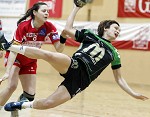 Handball, Cup Halbfinale, SG Witasek Kaernten vs. Hypo NOe 1,  im Bild Martina Goricanec (Hypo NOe1) und Katja Cerenjak (SG Witasek) pressefotos, sportfoto, sportfotos, krnten, kaernten, pressefoto, oskar, hher, wolfgang, jannach, sport, wirtschaft, kultur, politik, innenpolitik, auenpolitik, lokal, chronik, fotos, fotografie, fotographie, canon, eos, 1d, mark IV, mark 4, fotopool, powerpixx, hherfoto, hoeherfoto, klagenfurt, villach, wolfsberg, spittal, feldkirchen, vlkermarkt, voelkermarkt, lienz, osttirol, hermagor, archiv, fotoarchiv, photo, photoarchiv, kleine, zeitung, kleinzeitung, ktz, krntner tages zeitung, krntner woche, krntner, woche, kronen zeitung, krone, kronen, zeitung, sportfotographie, sportfotografie, kurier, krntner monat, monatsmagazin, tageszeitung, wochenzeitung, gratiszeitung, fuball, fussball, eishockey, icehockey, tennis, basketball, handball, volleyball, beachvolleyball, schi, ski, ski alpin, ski nordisch, schi nordisch, nordisch, langlaufen, schispringen, skispringen, biathlon