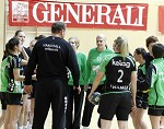 Handball, Cup Halbfinale, SG Witasek Kaernten vs. Hypo NOe 1,  im Bild Team Witasek  mit Trainer Tomaz Cater (SG Witasek) pressefotos, sportfoto, sportfotos, krnten, kaernten, pressefoto, oskar, hher, wolfgang, jannach, sport, wirtschaft, kultur, politik, innenpolitik, auenpolitik, lokal, chronik, fotos, fotografie, fotographie, canon, eos, 1d, mark IV, mark 4, fotopool, powerpixx, hherfoto, hoeherfoto, klagenfurt, villach, wolfsberg, spittal, feldkirchen, vlkermarkt, voelkermarkt, lienz, osttirol, hermagor, archiv, fotoarchiv, photo, photoarchiv, kleine, zeitung, kleinzeitung, ktz, krntner tages zeitung, krntner woche, krntner, woche, kronen zeitung, krone, kronen, zeitung, sportfotographie, sportfotografie, kurier, krntner monat, monatsmagazin, tageszeitung, wochenzeitung, gratiszeitung, fuball, fussball, eishockey, icehockey, tennis, basketball, handball, volleyball, beachvolleyball, schi, ski, ski alpin, ski nordisch, schi nordisch, nordisch, langlaufen, schispringen, skispringen, biathlon