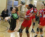 Handball, Cup Halbfinale, SG Witasek Kaernten vs. Hypo NOe 1,  im Bild Katja Cerenjak (SG Witasek) und Francine De Moraes Cararo (Hypo NOe1) pressefotos, sportfoto, sportfotos, krnten, kaernten, pressefoto, oskar, hher, wolfgang, jannach, sport, wirtschaft, kultur, politik, innenpolitik, auenpolitik, lokal, chronik, fotos, fotografie, fotographie, canon, eos, 1d, mark IV, mark 4, fotopool, powerpixx, hherfoto, hoeherfoto, klagenfurt, villach, wolfsberg, spittal, feldkirchen, vlkermarkt, voelkermarkt, lienz, osttirol, hermagor, archiv, fotoarchiv, photo, photoarchiv, kleine, zeitung, kleinzeitung, ktz, krntner tages zeitung, krntner woche, krntner, woche, kronen zeitung, krone, kronen, zeitung, sportfotographie, sportfotografie, kurier, krntner monat, monatsmagazin, tageszeitung, wochenzeitung, gratiszeitung, fuball, fussball, eishockey, icehockey, tennis, basketball, handball, volleyball, beachvolleyball, schi, ski, ski alpin, ski nordisch, schi nordisch, nordisch, langlaufen, schispringen, skispringen, biathlon