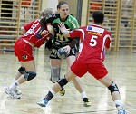 Handball, Cup Halbfinale, SG Witasek Kaernten vs. Hypo NOe 1,  im Bild Hanna Stsiapanava (SG Witasek) und Daniela Da De Oliveira Piedade (Hypo NOe1) pressefotos, sportfoto, sportfotos, krnten, kaernten, pressefoto, oskar, hher, wolfgang, jannach, sport, wirtschaft, kultur, politik, innenpolitik, auenpolitik, lokal, chronik, fotos, fotografie, fotographie, canon, eos, 1d, mark IV, mark 4, fotopool, powerpixx, hherfoto, hoeherfoto, klagenfurt, villach, wolfsberg, spittal, feldkirchen, vlkermarkt, voelkermarkt, lienz, osttirol, hermagor, archiv, fotoarchiv, photo, photoarchiv, kleine, zeitung, kleinzeitung, ktz, krntner tages zeitung, krntner woche, krntner, woche, kronen zeitung, krone, kronen, zeitung, sportfotographie, sportfotografie, kurier, krntner monat, monatsmagazin, tageszeitung, wochenzeitung, gratiszeitung, fuball, fussball, eishockey, icehockey, tennis, basketball, handball, volleyball, beachvolleyball, schi, ski, ski alpin, ski nordisch, schi nordisch, nordisch, langlaufen, schispringen, skispringen, biathlon