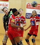 Handball, Cup Halbfinale, SG Witasek Kaernten vs. Hypo NOe 1,  im Bild Hanna Stsiapanava (SG Witasek) und Francine De Moraes Cararo (Hypo NOe1) pressefotos, sportfoto, sportfotos, krnten, kaernten, pressefoto, oskar, hher, wolfgang, jannach, sport, wirtschaft, kultur, politik, innenpolitik, auenpolitik, lokal, chronik, fotos, fotografie, fotographie, canon, eos, 1d, mark IV, mark 4, fotopool, powerpixx, hherfoto, hoeherfoto, klagenfurt, villach, wolfsberg, spittal, feldkirchen, vlkermarkt, voelkermarkt, lienz, osttirol, hermagor, archiv, fotoarchiv, photo, photoarchiv, kleine, zeitung, kleinzeitung, ktz, krntner tages zeitung, krntner woche, krntner, woche, kronen zeitung, krone, kronen, zeitung, sportfotographie, sportfotografie, kurier, krntner monat, monatsmagazin, tageszeitung, wochenzeitung, gratiszeitung, fuball, fussball, eishockey, icehockey, tennis, basketball, handball, volleyball, beachvolleyball, schi, ski, ski alpin, ski nordisch, schi nordisch, nordisch, langlaufen, schispringen, skispringen, biathlon