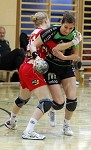 Handball, Cup Halbfinale, SG Witasek Kaernten vs. Hypo NOe 1,  im Bild Nina Stumvoll (Hypo NOe1) und Gabriela Rotis-Nagy (SG Witasek) pressefotos, sportfoto, sportfotos, krnten, kaernten, pressefoto, oskar, hher, wolfgang, jannach, sport, wirtschaft, kultur, politik, innenpolitik, auenpolitik, lokal, chronik, fotos, fotografie, fotographie, canon, eos, 1d, mark IV, mark 4, fotopool, powerpixx, hherfoto, hoeherfoto, klagenfurt, villach, wolfsberg, spittal, feldkirchen, vlkermarkt, voelkermarkt, lienz, osttirol, hermagor, archiv, fotoarchiv, photo, photoarchiv, kleine, zeitung, kleinzeitung, ktz, krntner tages zeitung, krntner woche, krntner, woche, kronen zeitung, krone, kronen, zeitung, sportfotographie, sportfotografie, kurier, krntner monat, monatsmagazin, tageszeitung, wochenzeitung, gratiszeitung, fuball, fussball, eishockey, icehockey, tennis, basketball, handball, volleyball, beachvolleyball, schi, ski, ski alpin, ski nordisch, schi nordisch, nordisch, langlaufen, schispringen, skispringen, biathlon