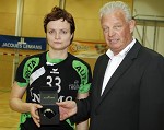 Handball, WHA, SG Witasek Krnten vs UHC Goldmann Druck Tulln. Bild zeigt Katja Cerenjak (SG Witasek) und Sportdirektor Reinhard Tellian. pressefotos, sportfoto, sportfotos, krnten, kaernten, pressefoto, oskar, hher, wolfgang, jannach, sport, wirtschaft, kultur, politik, innenpolitik, auenpolitik, lokal, chronik, fotos, fotografie, fotographie, canon, eos, 1d, mark IV, mark 4, fotopool, powerpixx, hherfoto, hoeherfoto, klagenfurt, villach, wolfsberg, spittal, feldkirchen, vlkermarkt, voelkermarkt, lienz, osttirol, hermagor, archiv, fotoarchiv, photo, photoarchiv, kleine, zeitung, kleinzeitung, ktz, krntner tages zeitung, krntner woche, krntner, woche, kronen zeitung, krone, kronen, zeitung, sportfotographie, sportfotografie, kurier, krntner monat, monatsmagazin, tageszeitung, wochenzeitung, gratiszeitung, fuball, fussball, eishockey, icehockey, tennis, basketball, handball, volleyball, beachvolleyball, schi, ski, ski alpin, ski nordisch, schi nordisch, nordisch, langlaufen, schispringen, skispringen, biathlon