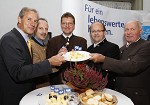 Krntnermilch stellt den neuen Rosentaler Schnittkse im Schloss Rosegg vor. pressefotos, sportfoto, sportfotos, krnten, kaernten, pressefoto, oskar, hher, wolfgang, jannach, sport, wirtschaft, kultur, politik, innenpolitik, auenpolitik, lokal, chronik, fotos, fotografie, fotographie, canon, eos, 1d, mark IV, mark 4, fotopool, powerpixx, hherfoto, hoeherfoto, klagenfurt, villach, wolfsberg, spittal, feldkirchen, vlkermarkt, voelkermarkt, lienz, osttirol, hermagor, archiv, fotoarchiv, photo, photoarchiv, kleine, zeitung, kleinzeitung, ktz, krntner tages zeitung, krntner woche, krntner, woche, kronen zeitung, krone, kronen, zeitung, sportfotographie, sportfotografie, kurier, krntner monat, monatsmagazin, tageszeitung, wochenzeitung, gratiszeitung, fuball, fussball, eishockey, icehockey, tennis, basketball, handball, volleyball, beachvolleyball, schi, ski, ski alpin, ski nordisch, schi nordisch, nordisch, langlaufen, schispringen, skispringen, biathlon