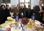 Krntnermilch stellt den neuen Rosentaler Schnittkse im Schloss Rosegg vor. pressefotos, sportfoto, sportfotos, krnten, kaernten, pressefoto, oskar, hher, wolfgang, jannach, sport, wirtschaft, kultur, politik, innenpolitik, auenpolitik, lokal, chronik, fotos, fotografie, fotographie, canon, eos, 1d, mark IV, mark 4, fotopool, powerpixx, hherfoto, hoeherfoto, klagenfurt, villach, wolfsberg, spittal, feldkirchen, vlkermarkt, voelkermarkt, lienz, osttirol, hermagor, archiv, fotoarchiv, photo, photoarchiv, kleine, zeitung, kleinzeitung, ktz, krntner tages zeitung, krntner woche, krntner, woche, kronen zeitung, krone, kronen, zeitung, sportfotographie, sportfotografie, kurier, krntner monat, monatsmagazin, tageszeitung, wochenzeitung, gratiszeitung, fuball, fussball, eishockey, icehockey, tennis, basketball, handball, volleyball, beachvolleyball, schi, ski, ski alpin, ski nordisch, schi nordisch, nordisch, langlaufen, schispringen, skispringen, biathlon