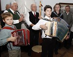 Krntnermilch stellt den neuen Rosentaler Schnittkse im Schloss Rosegg vor. pressefotos, sportfoto, sportfotos, krnten, kaernten, pressefoto, oskar, hher, wolfgang, jannach, sport, wirtschaft, kultur, politik, innenpolitik, auenpolitik, lokal, chronik, fotos, fotografie, fotographie, canon, eos, 1d, mark IV, mark 4, fotopool, powerpixx, hherfoto, hoeherfoto, klagenfurt, villach, wolfsberg, spittal, feldkirchen, vlkermarkt, voelkermarkt, lienz, osttirol, hermagor, archiv, fotoarchiv, photo, photoarchiv, kleine, zeitung, kleinzeitung, ktz, krntner tages zeitung, krntner woche, krntner, woche, kronen zeitung, krone, kronen, zeitung, sportfotographie, sportfotografie, kurier, krntner monat, monatsmagazin, tageszeitung, wochenzeitung, gratiszeitung, fuball, fussball, eishockey, icehockey, tennis, basketball, handball, volleyball, beachvolleyball, schi, ski, ski alpin, ski nordisch, schi nordisch, nordisch, langlaufen, schispringen, skispringen, biathlon