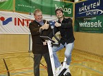 Handball, WHA, SG Witasek Krnten vs SSV Dornbirn. Bild zeigt Intersport Gewinnspiel mit Prsident Peter Witasek (SG Witasek). pressefotos, sportfoto, sportfotos, krnten, kaernten, pressefoto, oskar, hher, wolfgang, jannach, sport, wirtschaft, kultur, politik, innenpolitik, auenpolitik, lokal, chronik, fotos, fotografie, fotographie, canon, eos, 1d, mark IV, mark 4, fotopool, powerpixx, hherfoto, hoeherfoto, klagenfurt, villach, wolfsberg, spittal, feldkirchen, vlkermarkt, voelkermarkt, lienz, osttirol, hermagor, archiv, fotoarchiv, photo, photoarchiv, kleine, zeitung, kleinzeitung, ktz, krntner tages zeitung, krntner woche, krntner, woche, kronen zeitung, krone, kronen, zeitung, sportfotographie, sportfotografie, kurier, krntner monat, monatsmagazin, tageszeitung, wochenzeitung, gratiszeitung, fuball, fussball, eishockey, icehockey, tennis, basketball, handball, volleyball, beachvolleyball, schi, ski, ski alpin, ski nordisch, schi nordisch, nordisch, langlaufen, schispringen, skispringen, biathlon