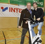 Handball, WHA, SG Witasek Krnten vs SSV Dornbirn. Bild zeigt Intersport Gewinnspiel mit Prsident Peter Witasek (SG Witasek). pressefotos, sportfoto, sportfotos, krnten, kaernten, pressefoto, oskar, hher, wolfgang, jannach, sport, wirtschaft, kultur, politik, innenpolitik, auenpolitik, lokal, chronik, fotos, fotografie, fotographie, canon, eos, 1d, mark IV, mark 4, fotopool, powerpixx, hherfoto, hoeherfoto, klagenfurt, villach, wolfsberg, spittal, feldkirchen, vlkermarkt, voelkermarkt, lienz, osttirol, hermagor, archiv, fotoarchiv, photo, photoarchiv, kleine, zeitung, kleinzeitung, ktz, krntner tages zeitung, krntner woche, krntner, woche, kronen zeitung, krone, kronen, zeitung, sportfotographie, sportfotografie, kurier, krntner monat, monatsmagazin, tageszeitung, wochenzeitung, gratiszeitung, fuball, fussball, eishockey, icehockey, tennis, basketball, handball, volleyball, beachvolleyball, schi, ski, ski alpin, ski nordisch, schi nordisch, nordisch, langlaufen, schispringen, skispringen, biathlon